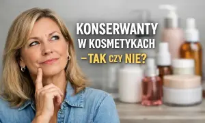 Kobieta zastanawia się nad konserwantami w kosmetykach, widząc na półce różne opakowania produktów.