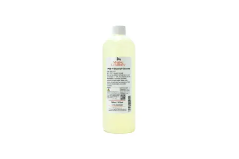 Butelka z płynem PEG-7 Glyceryl Cocoate, składnikiem kosmetyków, np. mydeł i szamponów.