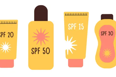 Cztery opakowania kremów z filtrem: SPF 20, SPF 50, SPF 15 i SPF 30. Dowiedz się, co to SPF i jak chroni skórę.