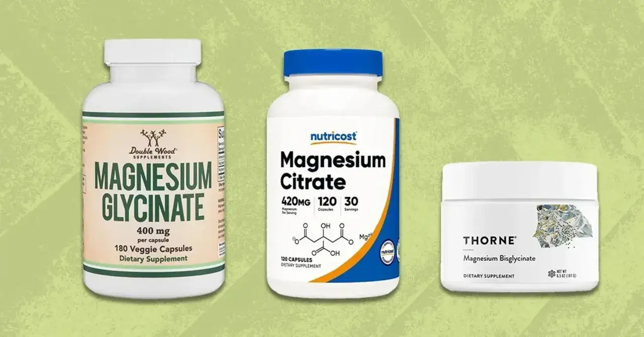 Trzy suplementy magnezu: glicynian, cytrynian i bisglicynian. Dwa z nich sugerują dawkowanie zbliżone do 800 mg magnezu dziennie.